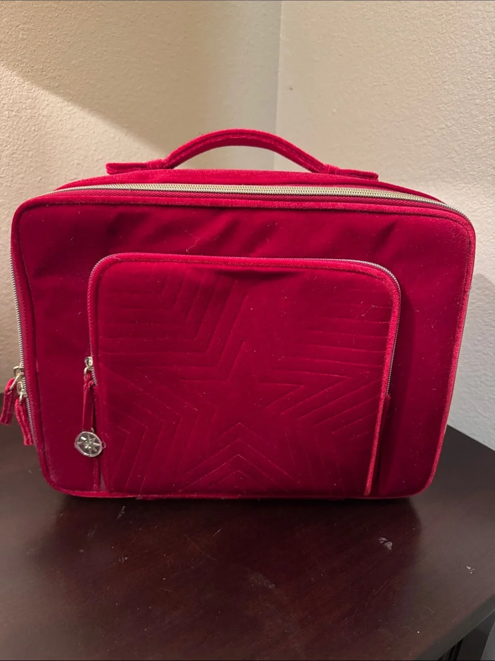 Estee Lauder Red Velvet Star-Quilted Cosmetic Carry Case never used